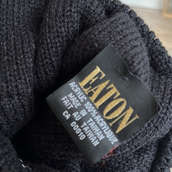 Beret style hat very cute knit with colorful balls surrounding brim - Picture 4 of 6